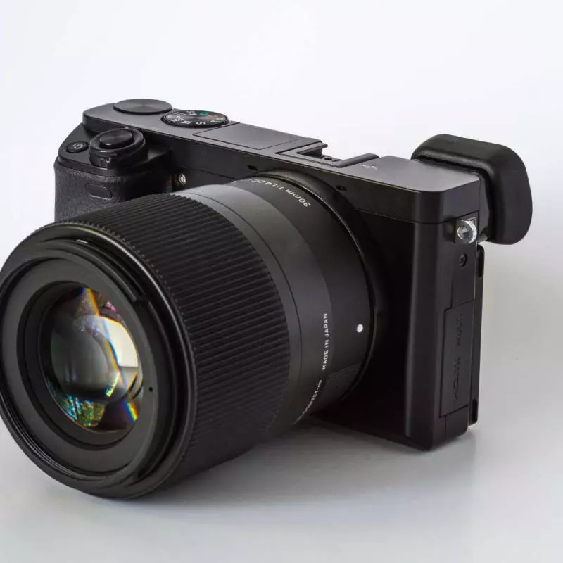 Keuntungan Gadai Kamera Dibanding Jual Kamera