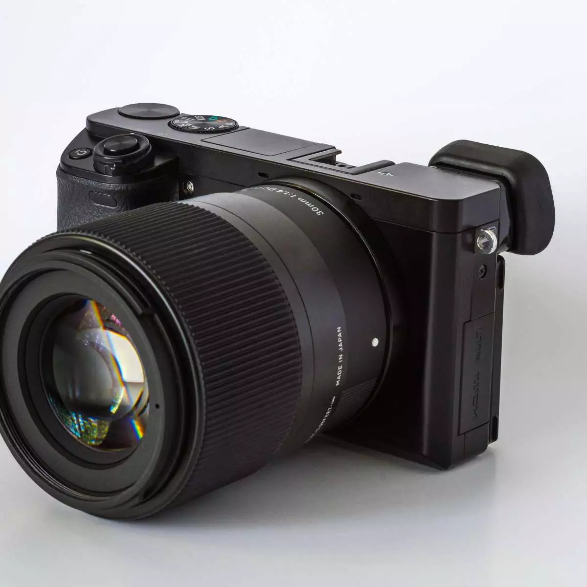 Keuntungan Gadai Kamera Dibanding Jual Kamera